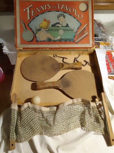 Vecchissima scatola con - vecchissima,